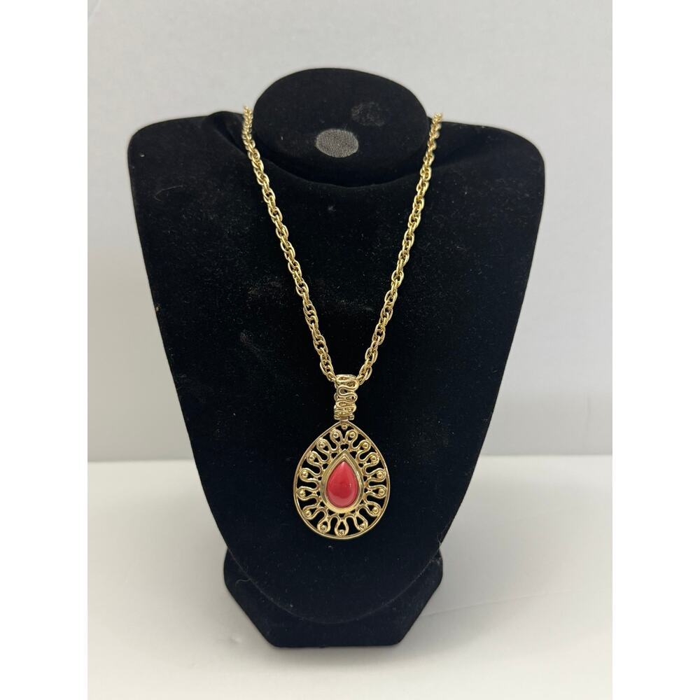 Vintage Gold Tone Red Teardrop Cabochon Pendant Necklace Ornate Statement